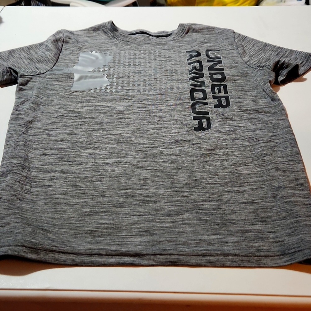 Under Armour youth large tshirt gray (heatgear)
